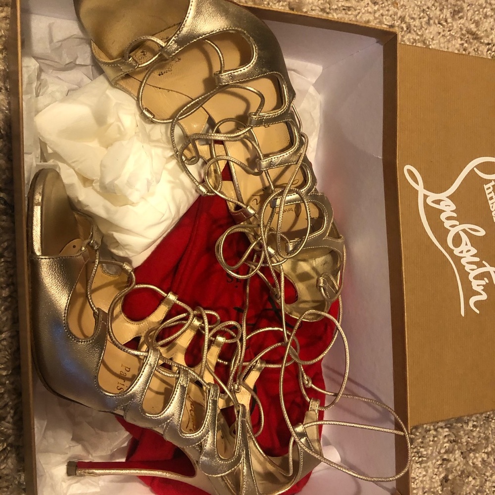Aqueduchesse Gold/champagne strappy CL heels